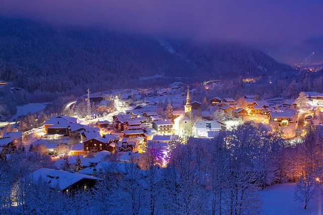Village de montagne enneigé
