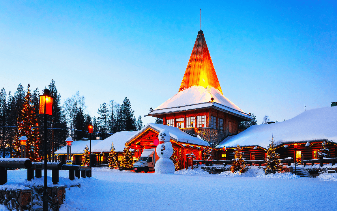 Village finlandais enneigé